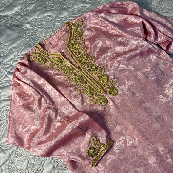 70s Pink Floral Kaftan with Gold Embroidery - Picture 7 of 17